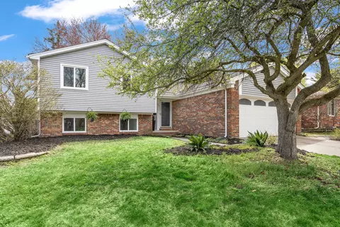 805 Abbey Ln, Milford, MI 48381