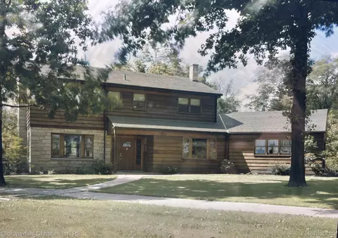 12711 Vernon Ave, Huntington Woods, MI 48070