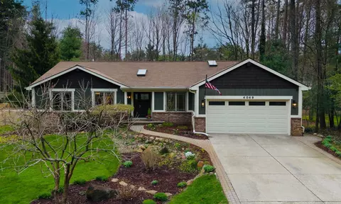 4049 Pinestead Dr, Commerce, MI 48390