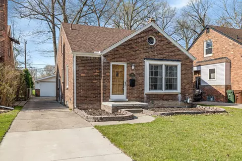 1981 Kenmore Dr, Grosse Pointe Woods, MI 48236
