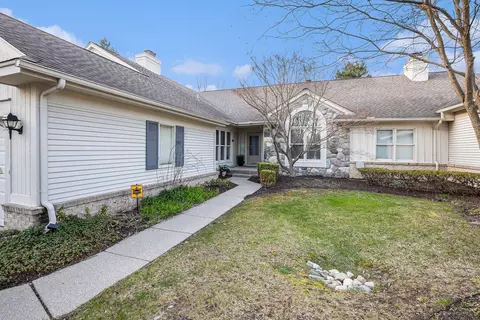 7529 Danbury Dr, West Bloomfield, MI 48322