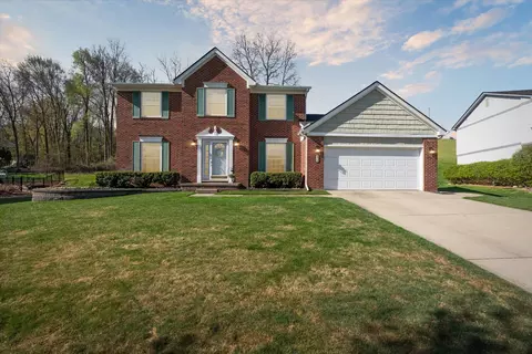 870 Chatham Dr, Milford, MI 48381