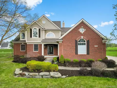 23700 Shinnecock Dr, Lyon, MI 48178