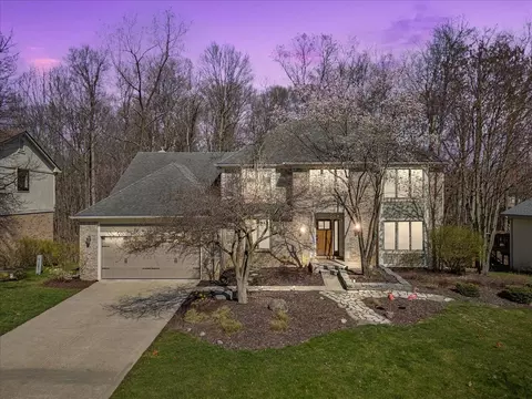 30600 Sunderland Dr, Farmington Hills, MI 48331