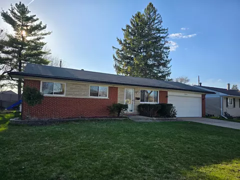 39423 Roslyn Dr, Sterling Heights, MI 48313