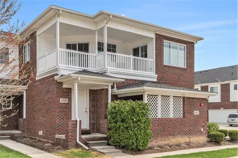 6988 Boulder Pointe Dr, Washington, MI 48094