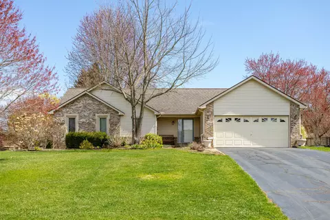 113 Granada Dr, White Lake, MI 48386