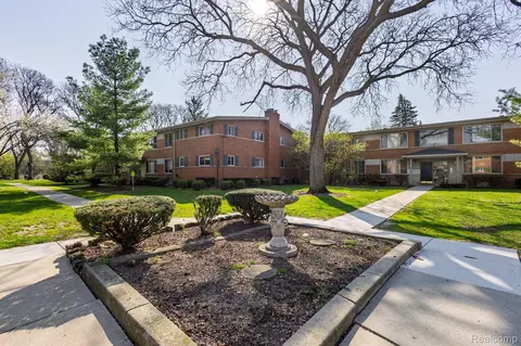 98 N Adams Rd #2, Birmingham, MI 48009