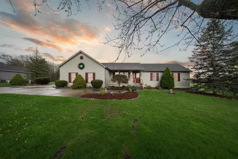 6452 E Maple Ave, Grand Blanc, MI 48439