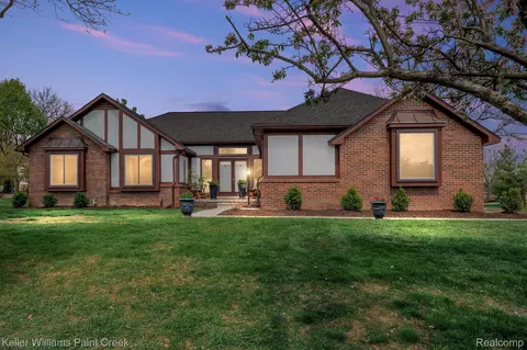 38800 Cornwall Crt Ct, Northville, MI 48167