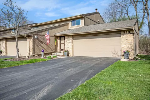 4365 S Meadow Dr, Waterford, MI 48329