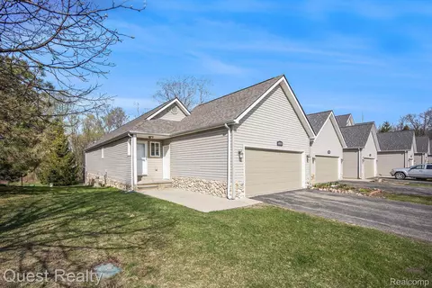 4655 Christopher Pines Dr, Independence, MI 48346