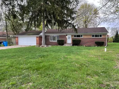 2420 N Pontiac Trl, Commerce, MI 48390