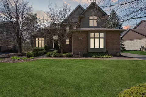 6808 Oakhurst Ridge Rd, Independence, MI 48348