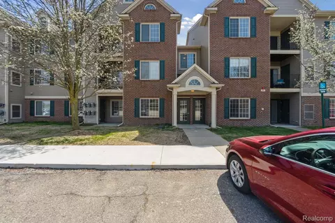 14206 Pinehurst Ln, Grand Blanc, MI 48439