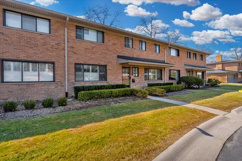 136 E Hickory Grove Rd, Bloomfield Hills, MI 48304
