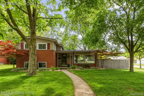 19961 Weyher St, Livonia, MI 48152