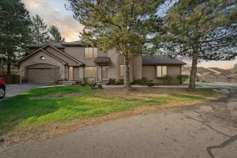 29691 Sierra Pointe Cir, Farmington Hills, MI 48331