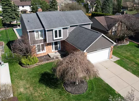 46842 Foxtail Crt Ct, Macomb, MI 48044