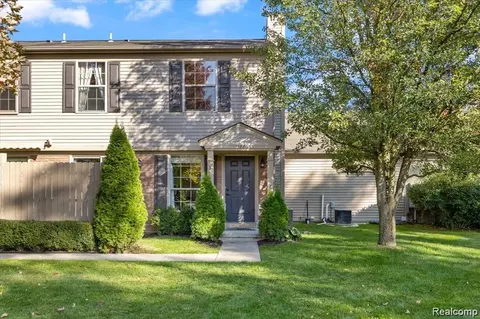 180 Pine Tree Ridge Dr #3, Waterford, MI 48327