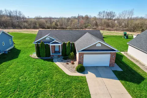 5598 Chatham Ln, Grand Blanc, MI 48439