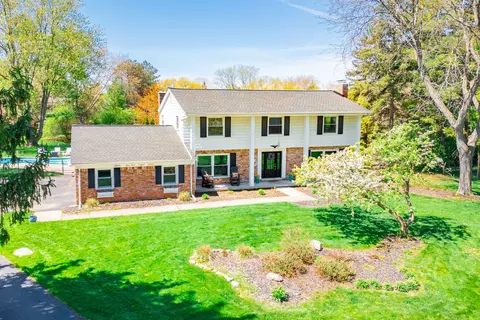 46682 Danbridge Ct, Plymouth, MI 48170