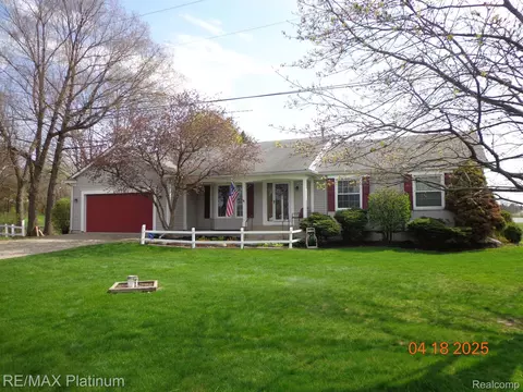 3462 N Hickory Ridge Rd, Highland, MI 48357