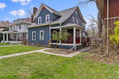 424 Crapo St, Flint, MI 48503