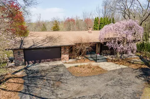 1918 Lone Pine Rd, Bloomfield Township, MI 48302