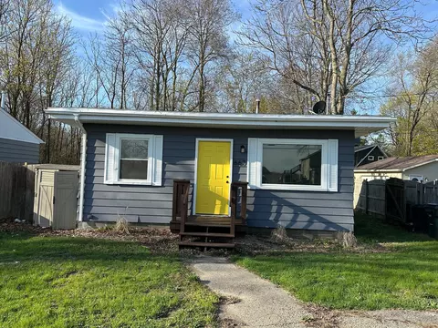 667 Heights Rd, Orion, MI 48362