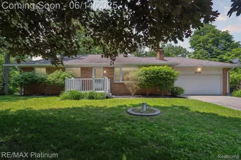 2091 Oak Grove Rd, Howell, MI 48855