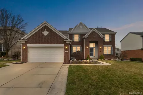 721 Enchantment Dr, Rochester Hills, MI 48307