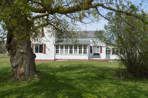 12432 Hill Rd, Swartz Creek, MI 48473
