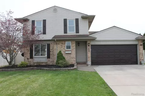 20209 Red Cedar Dr, Brownstown, MI 48183