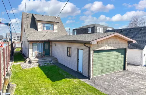 32695 S River Rd, Harrison, MI 48045
