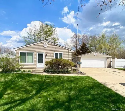 15387 Orchard St, Romulus, MI 48174