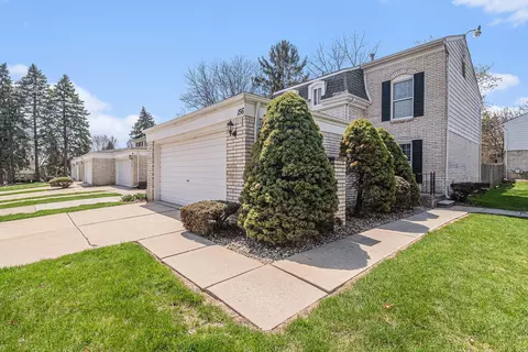 156 Stratford Ln, Rochester Hills, MI 48309