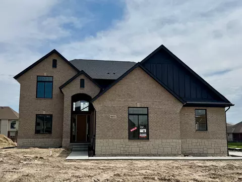 50472 Mistwood Dr, Macomb, MI 48042