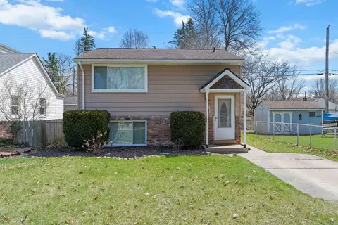 2976 Brisbane St, Commerce, MI 48390