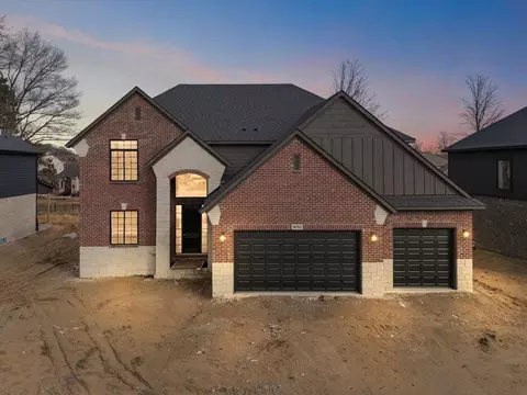 50702 Mistwood Dr, Macomb, MI 48042