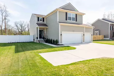 2512 E Maple Rd, Troy, MI 48083
