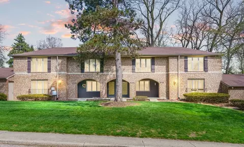 1833 Burrwood Cir, East Lansing, MI 48823
