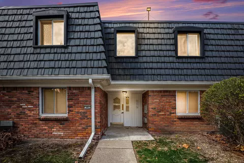 1852 Colonial Village Way 4 1852 Way #4, Waterford, MI 48328