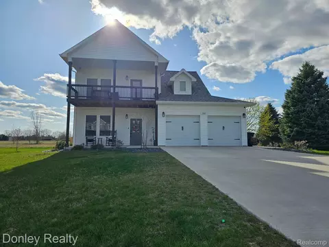 758 S Deer Run Dr, Mount Pleasant, MI 48858