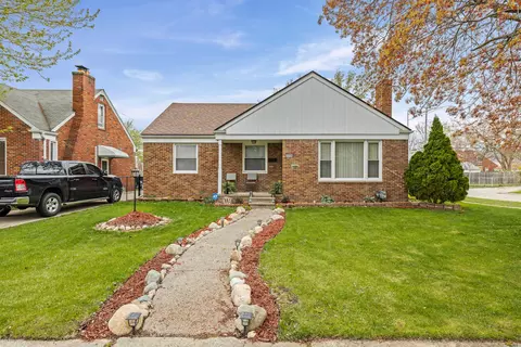 20971 Kenmore Ave, Harper Woods, MI 48225