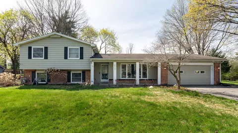 29742 Old Bedford St, Farmington Hills, MI 48331