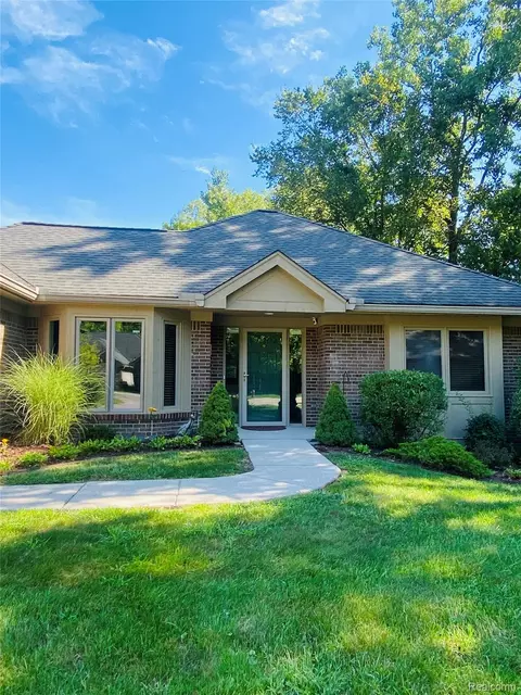 21268 Sycamore Crt Ct, Farmington Hills, MI 48336