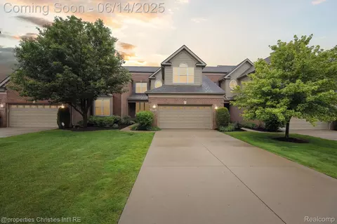 45011 Broadmoor Cir S, Northville, MI 48168