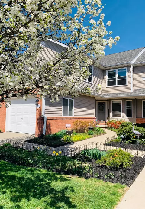 1478 Steeplechase Crt Ct #67, Howell, MI 48843