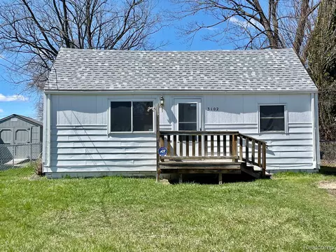 3102 Ludwig St, Burton, MI 48529